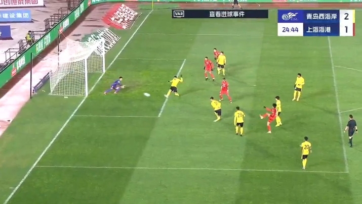 這球漂亮！19歲李新翔晃過(guò)張呈棟單挑防線(xiàn)破門(mén)，海港生涯處子球！