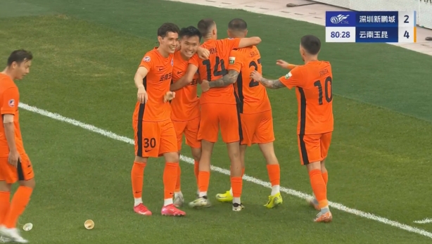 玉昆4-2領(lǐng)先新鵬城！杜加利奇冒頂，徐宏杰得球抽射破門(mén)