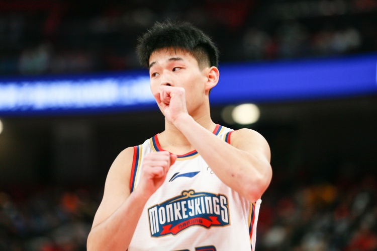 效率太低！林葳25中8&三分10中1拿到19分1板3助2斷 4失誤