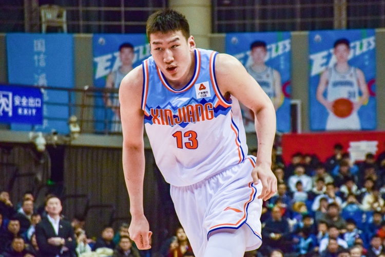 高效輸出！李炎哲半場(chǎng)7中5拿到12分2板1助1斷2帽