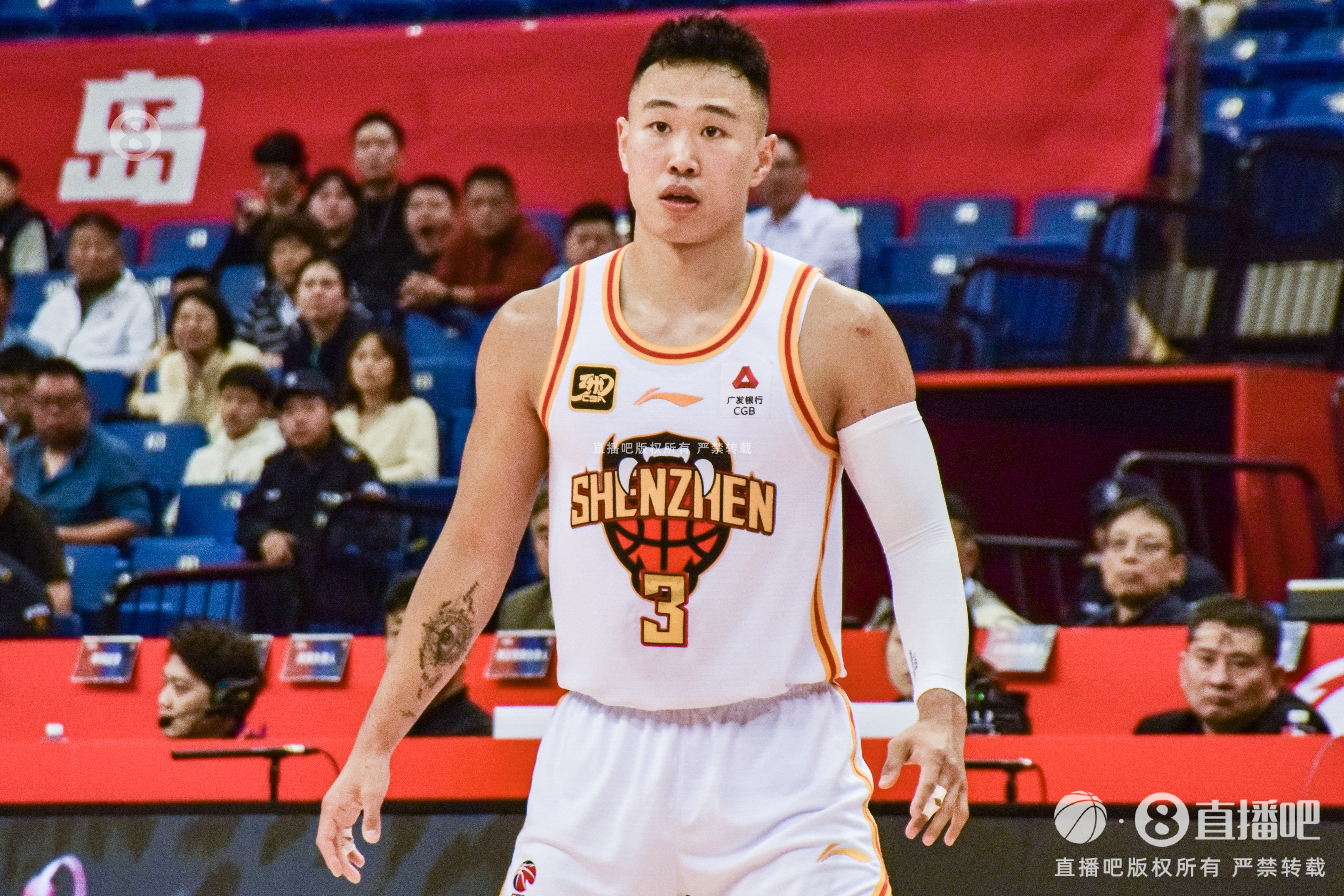 攻防俱佳！賀希寧17中8&三分7中3拿到19分 貢獻4次搶斷