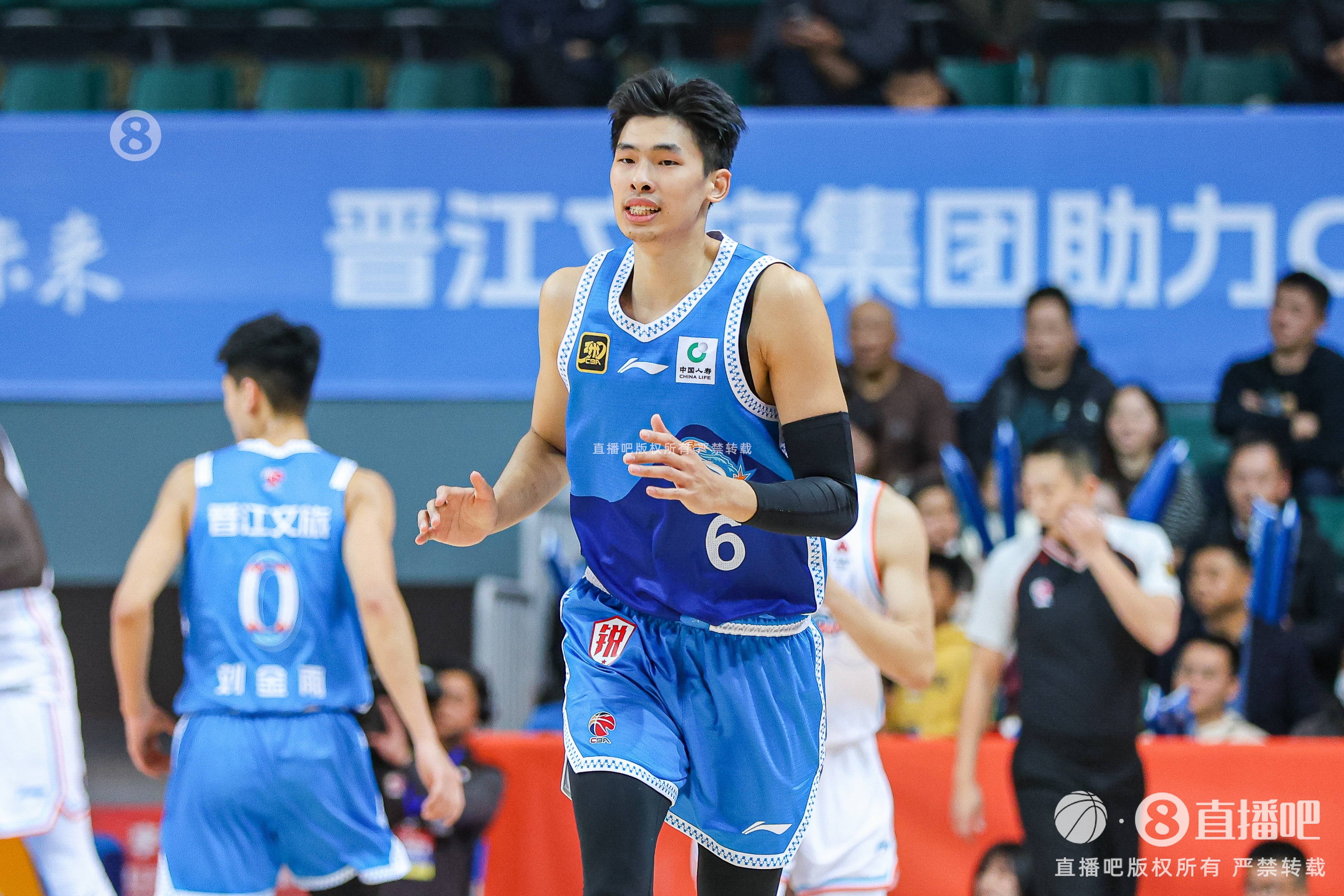 拼盡全力！鄒陽(yáng)17中10空砍27分10板 罰球4中4