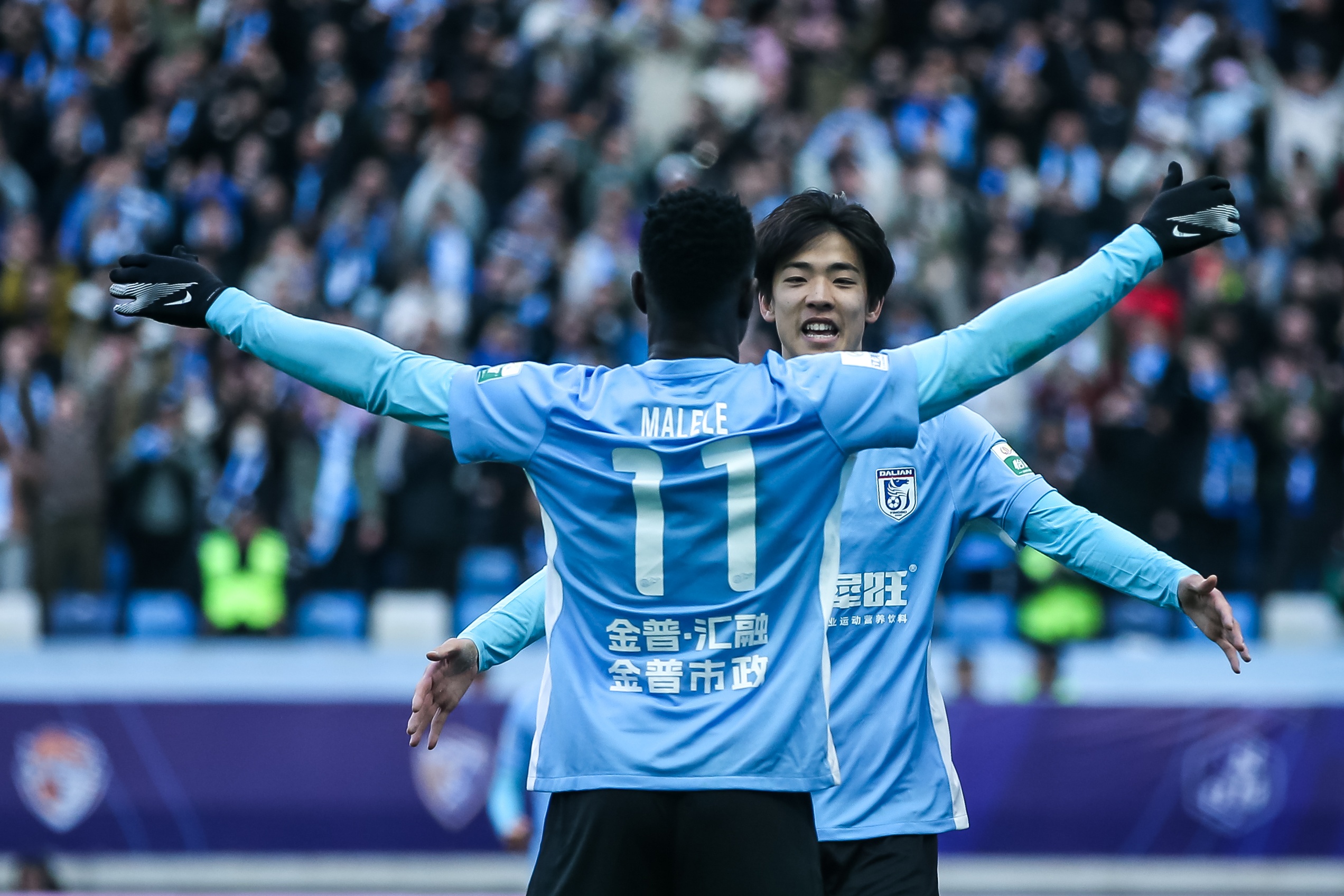 青春風(fēng)暴刮起來(lái)！19歲朱鵬宇&18歲王鈺棟處子球 19歲李新翔1射2傳